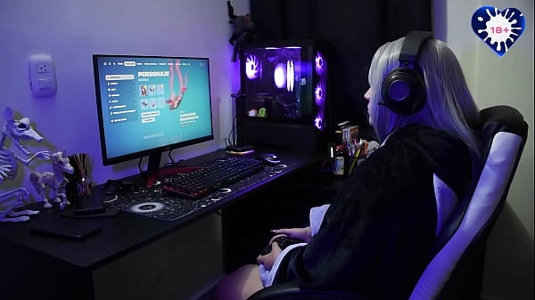 Gamer otaku se la follan mientras juega fortnite