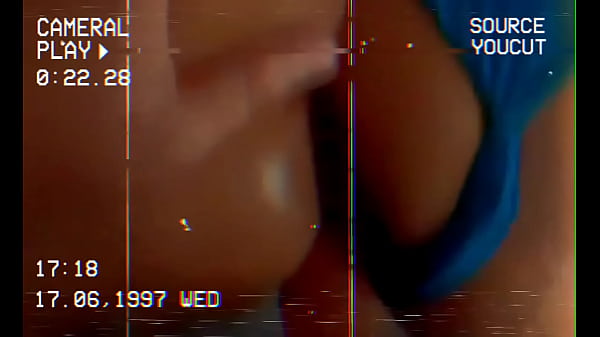 Adam Scoth aproveita que o marido da amiga viaja a trabalho para colocar o pau grande na buceta dela e gozar na cara dela