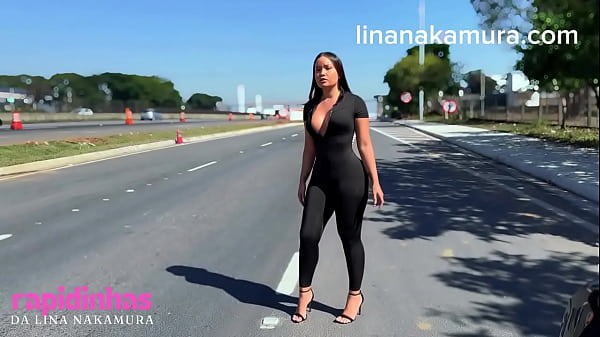 Dei minha bucetinha na estrada sem camisinha para Negão Caminhoneiro dotado que me ajudou a consertar o carro – asiática safadinha da a bucetinha na rodovia – Lina Nakamura – John Coffee