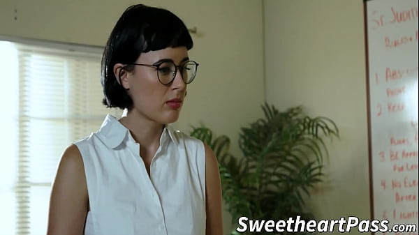 MILF India Summer teaches Olive Glass what is lesbian anal