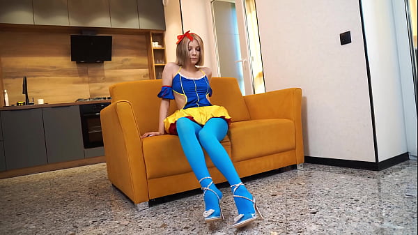 Snow White pleases herself with a big dildo