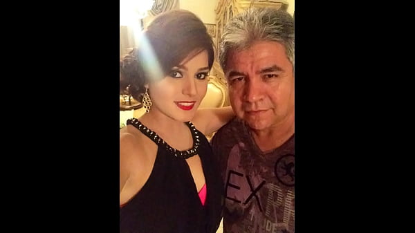 MARIO ME LEVANTA LAS PIERNAS Y ME LA METE POR EL CULO